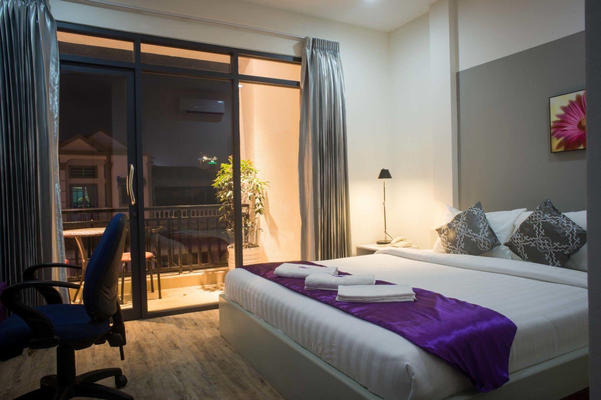 White Residence Hotel & Apartment Πνομ Πενχ Εξωτερικό φωτογραφία